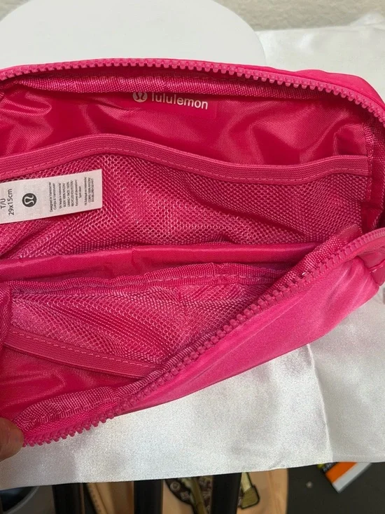lululemon athletica Hot Pink Everyday Belt Bag NWT - Picture 3 of 3
